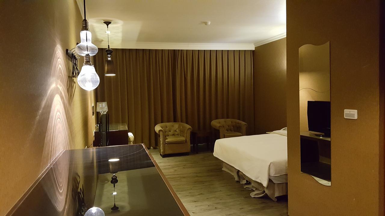 The Riverside Hotel & Motel Kaohsiung Exteriör bild