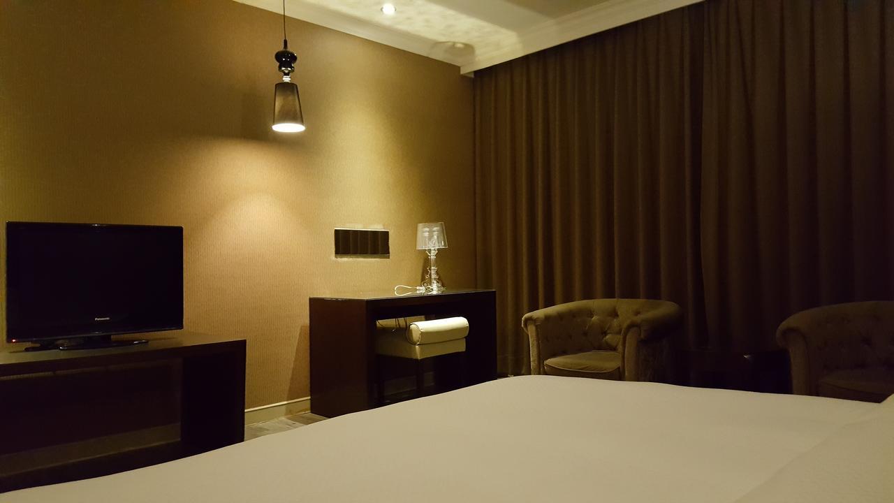 The Riverside Hotel & Motel Kaohsiung Exteriör bild