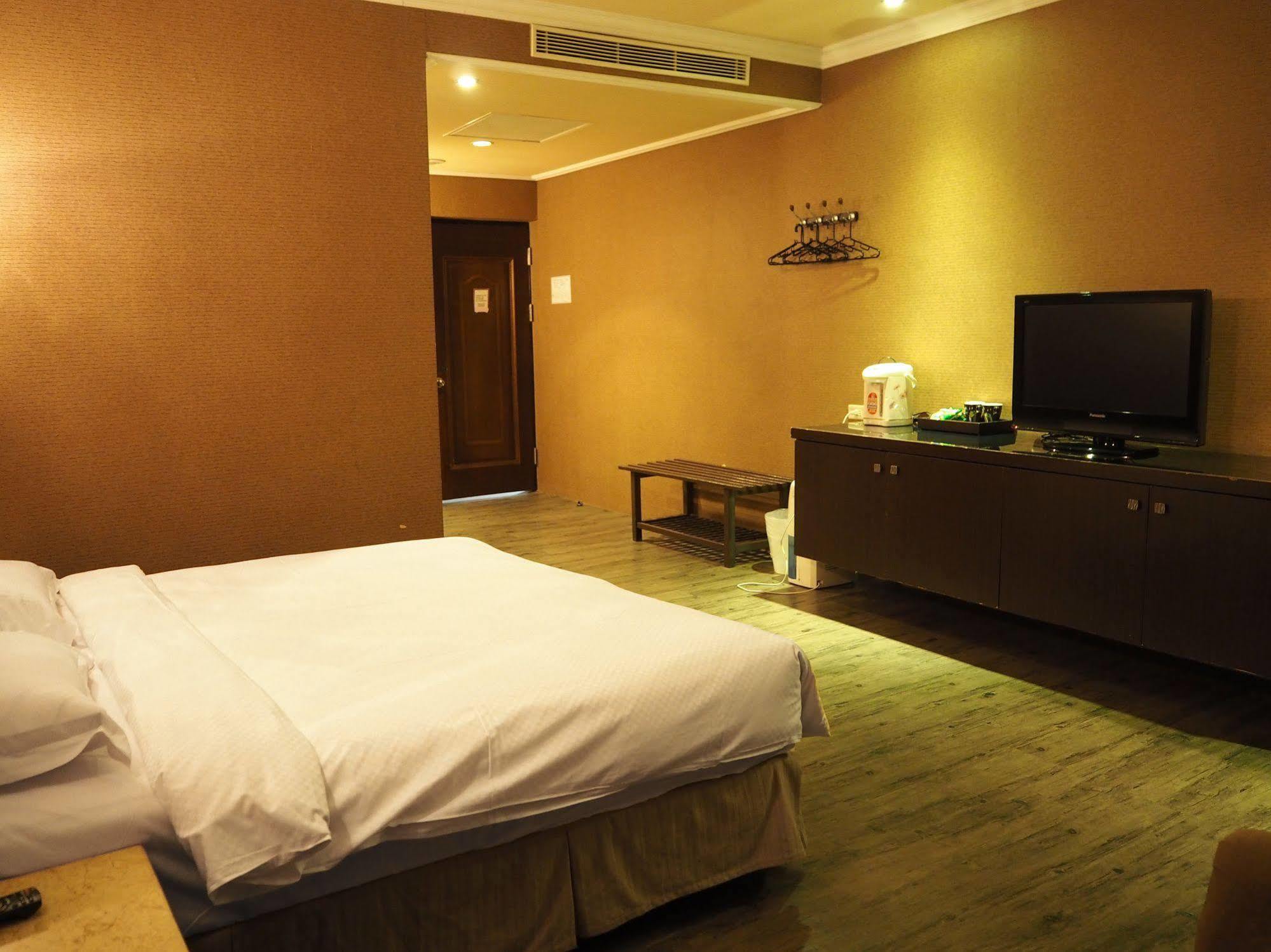 The Riverside Hotel & Motel Kaohsiung Exteriör bild
