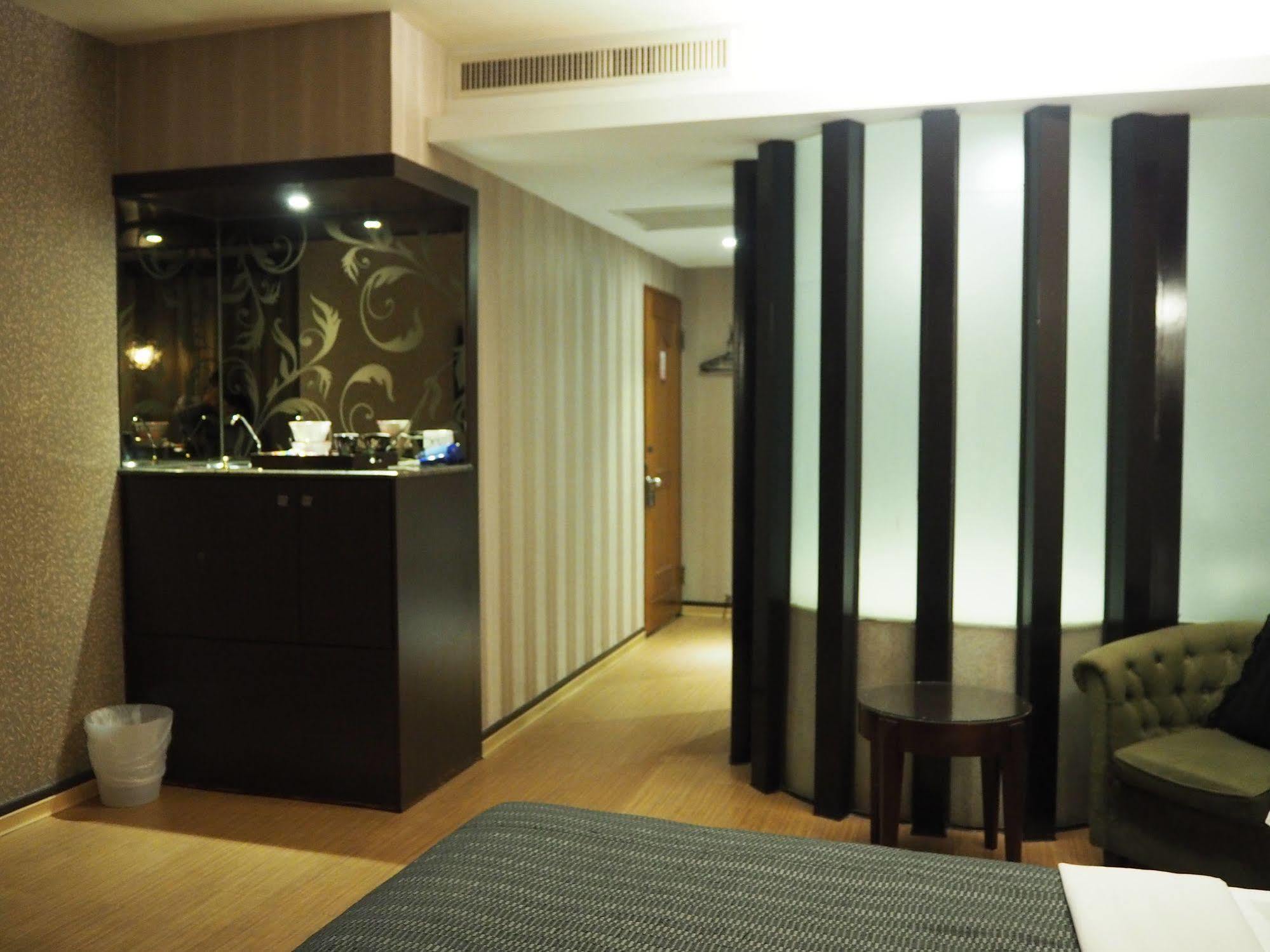 The Riverside Hotel & Motel Kaohsiung Exteriör bild