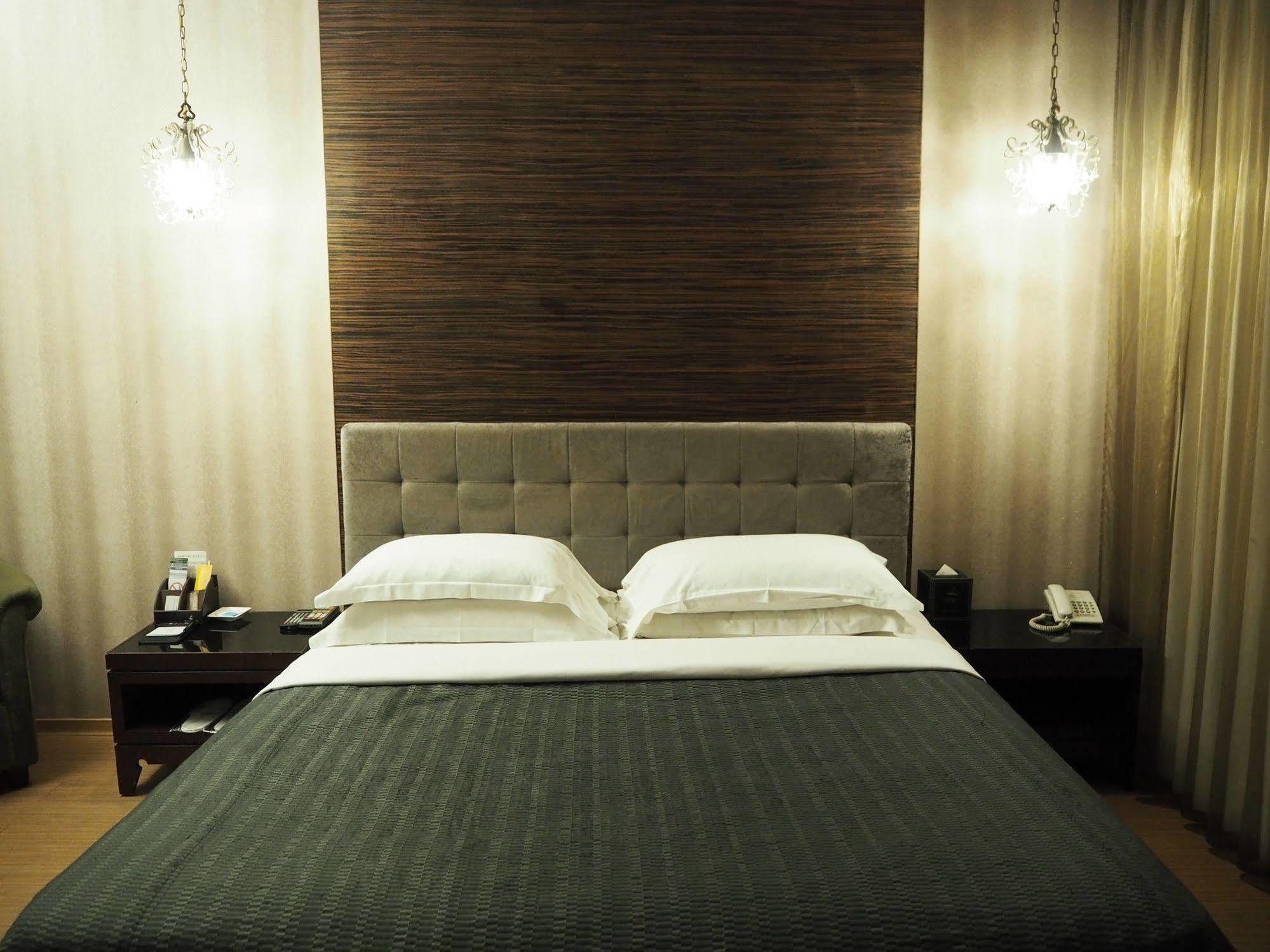 The Riverside Hotel & Motel Kaohsiung Exteriör bild