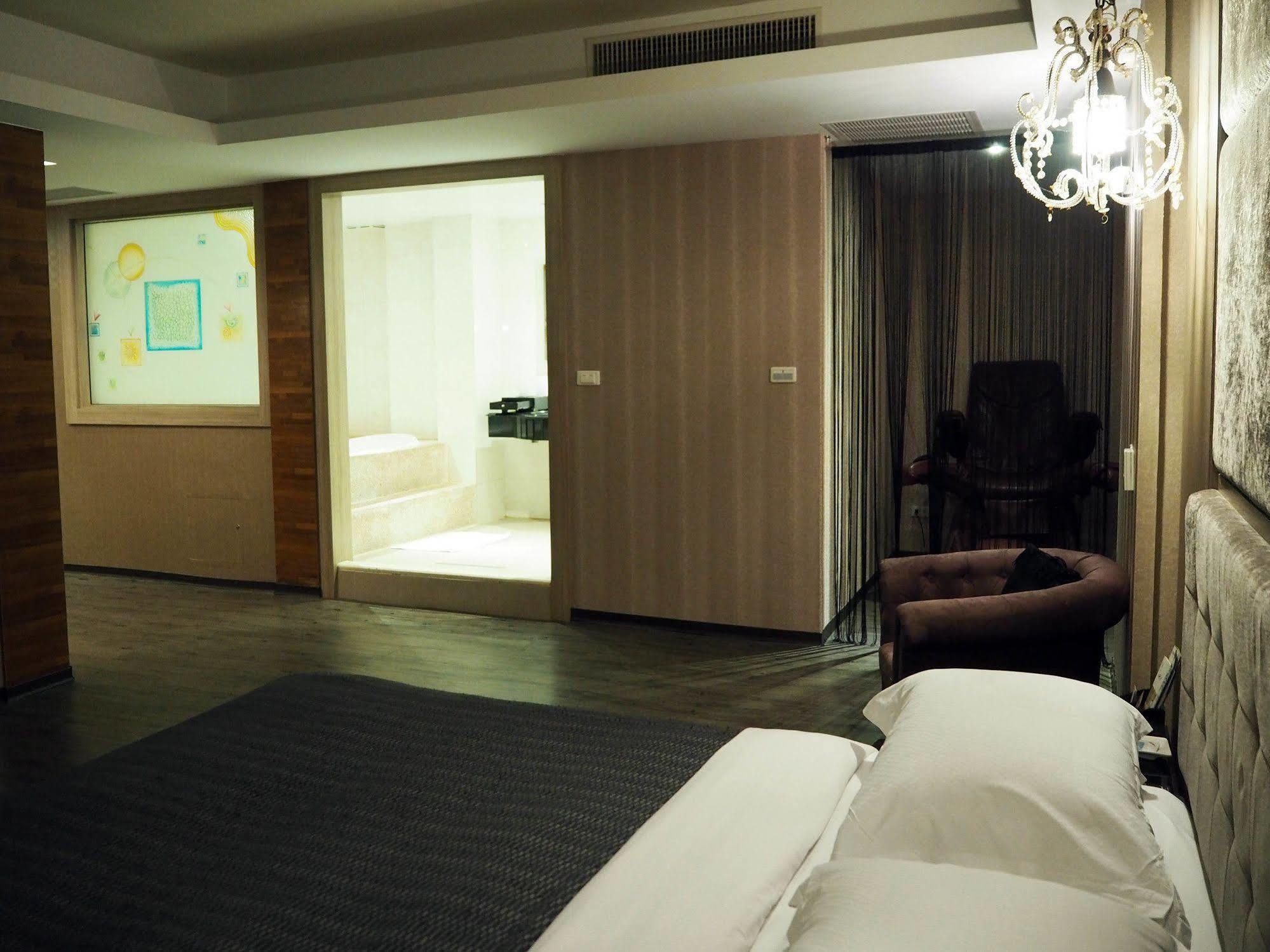 The Riverside Hotel & Motel Kaohsiung Exteriör bild